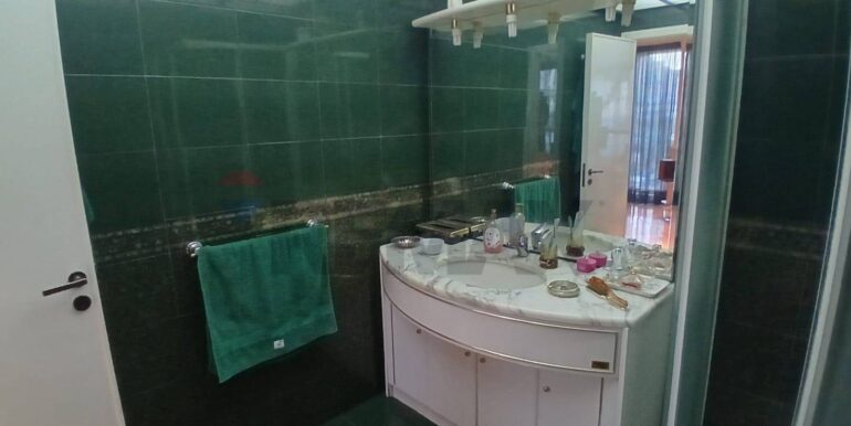 20251012203531-993159-15