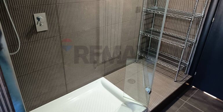 20251013215320-993480-15