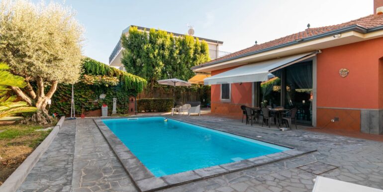 2025101400008-993483-3