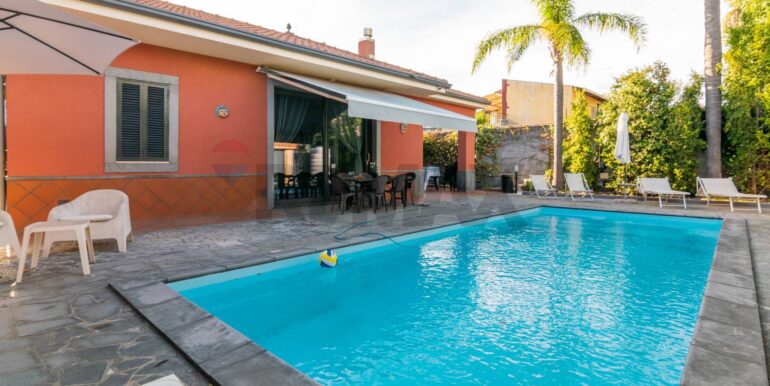 2025101400012-993483-4