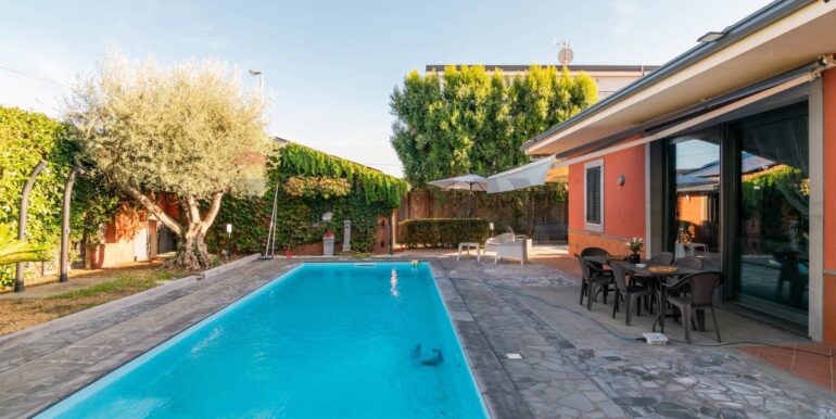 2025101400029-993483-8