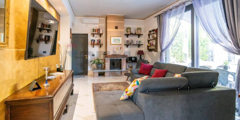 2025101400121-993483-21