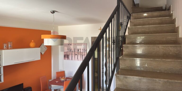 20251014115643-993563-15