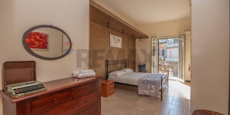 2025101495920-990849-30