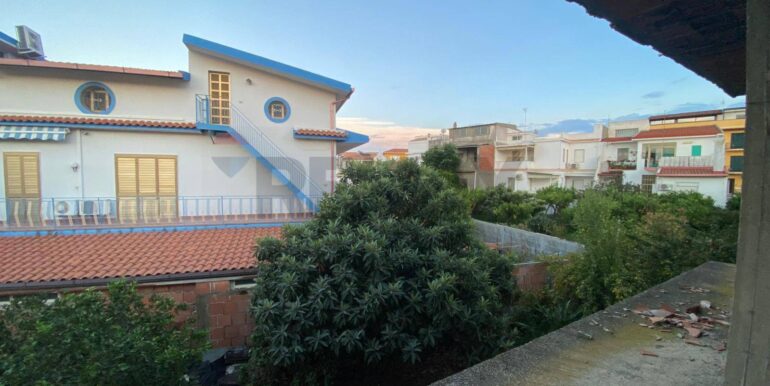 20251016210959-974601-10