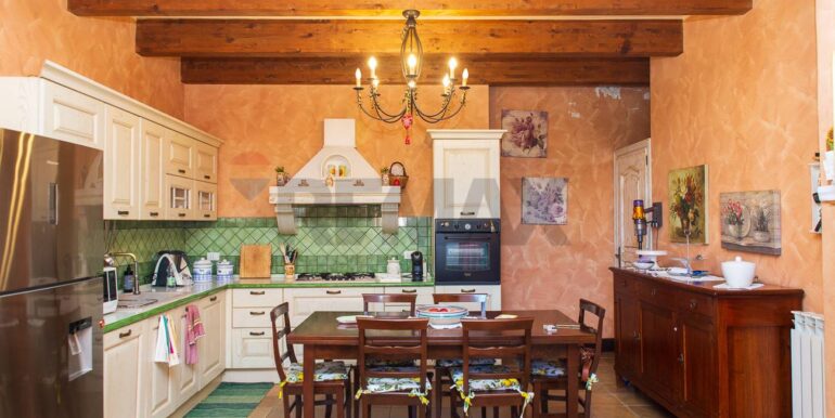 20251018113258-994379-21