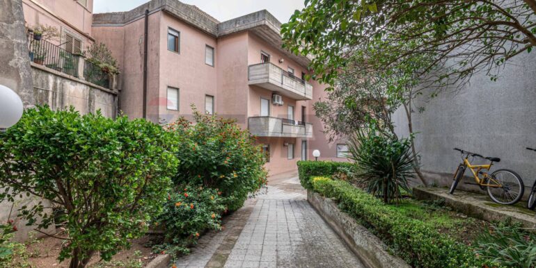 20251021114457-992918-8