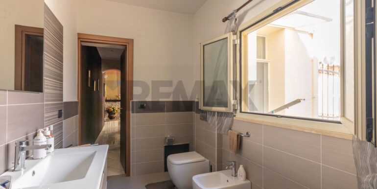 20251022170516-994202-15