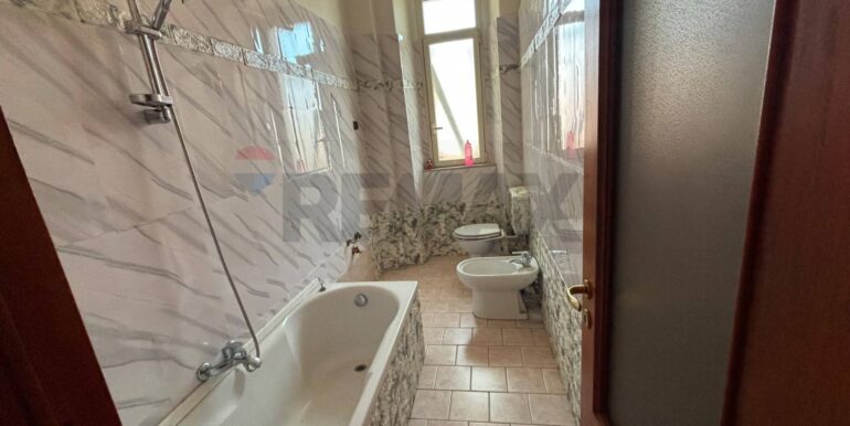 20251024185721-996001-8