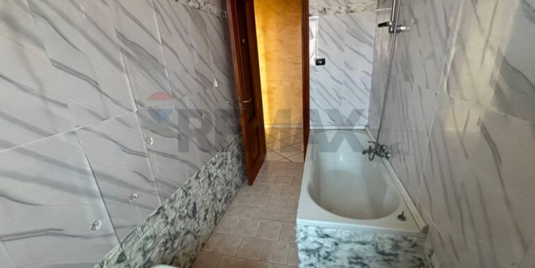 20251024185740-996001-9