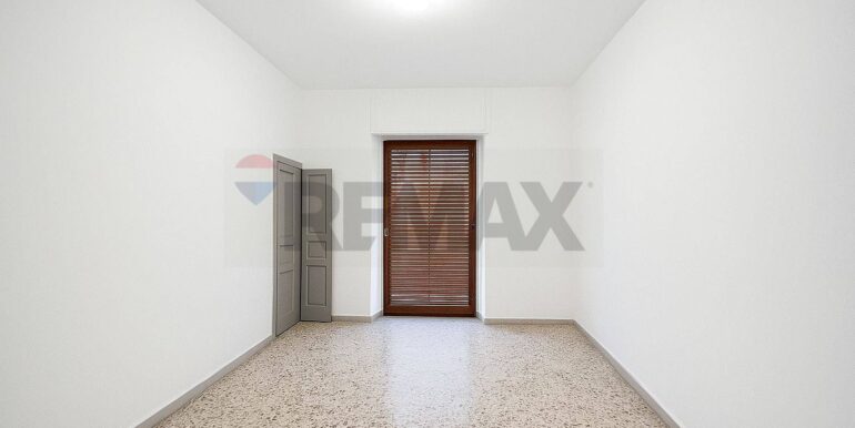 20251025225653-996109-4