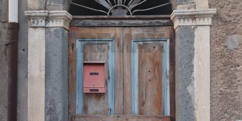 20251026121935-995352-7