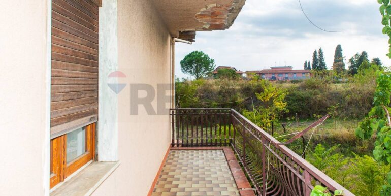 20251026181038-966487-19