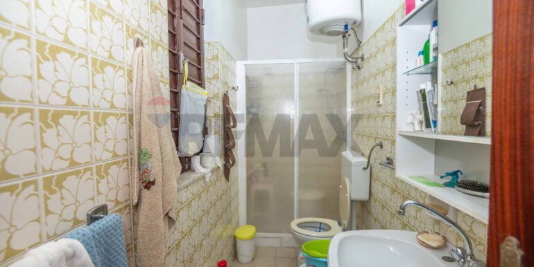 20251026215718-987093-12