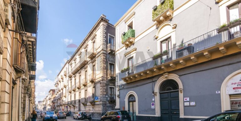 20251026231714-995702-3