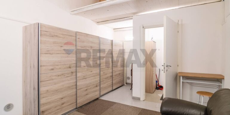 20251026231738-995702-11