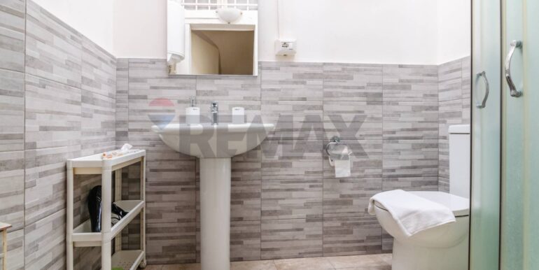 20251026231804-995702-20