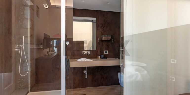 20251027185245-993929-3