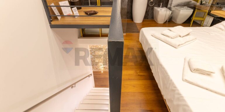 20251027185346-993929-18