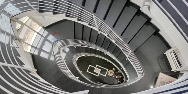 2025102793830-996008-9