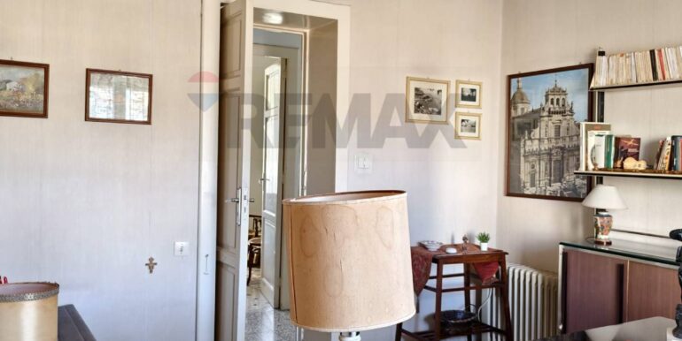 20251029101253-996860-11