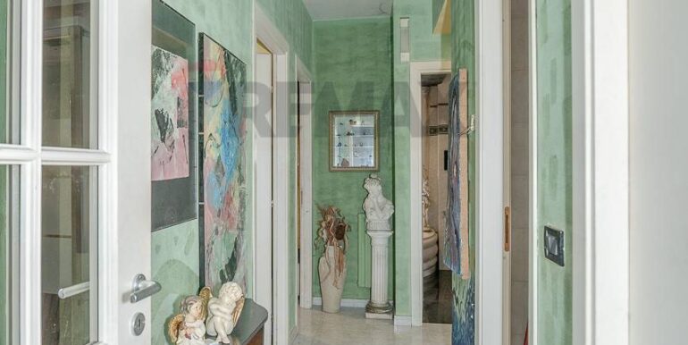 20251029105358-996877-8