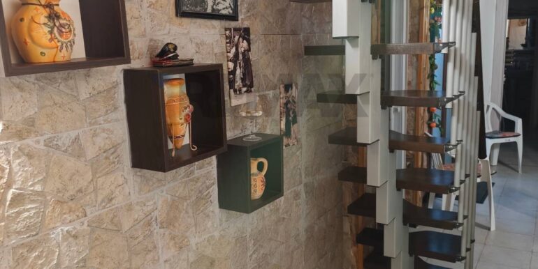 20251102190145-852924-18