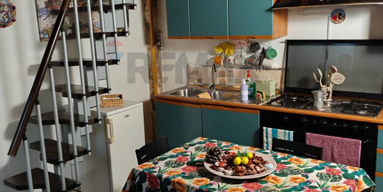 20251102190202-852924-21