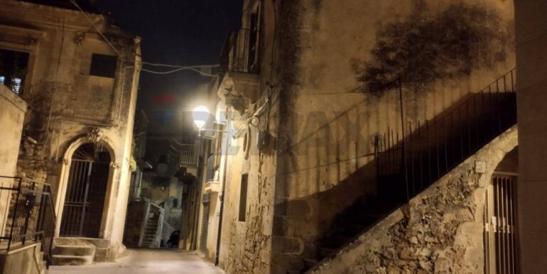 20251102214236-997657-15