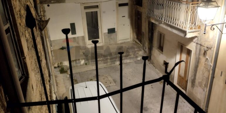 20251102214240-997657-17