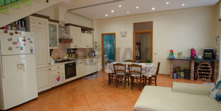 20251103125441-996835-10