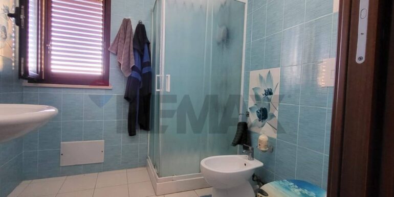 20251104224344-998809-18