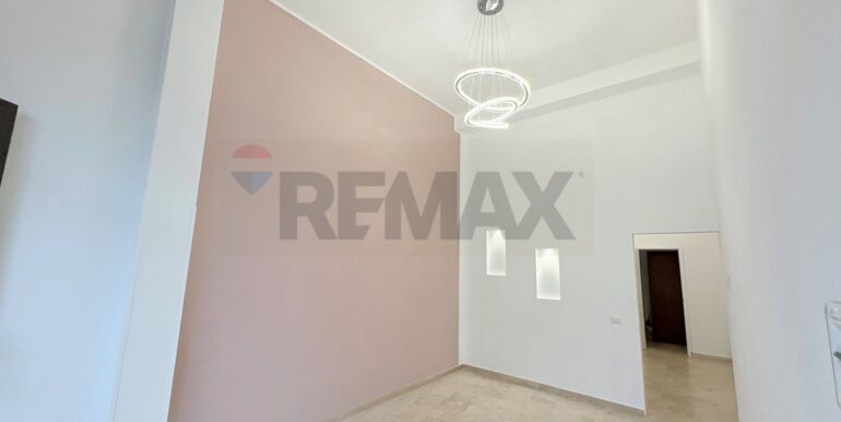 20251105180429-999086-8