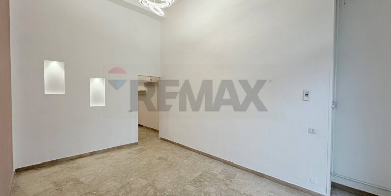 20251105180437-999086-11