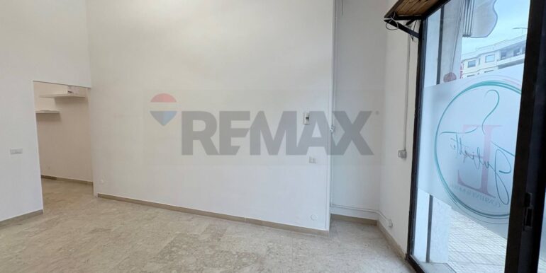 20251105180440-999086-12