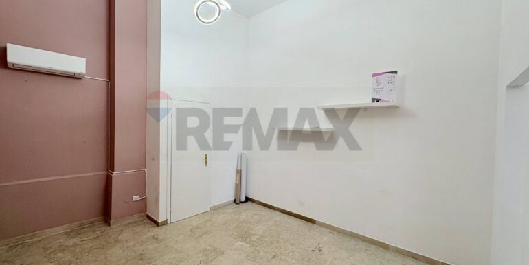 20251105180457-999086-18