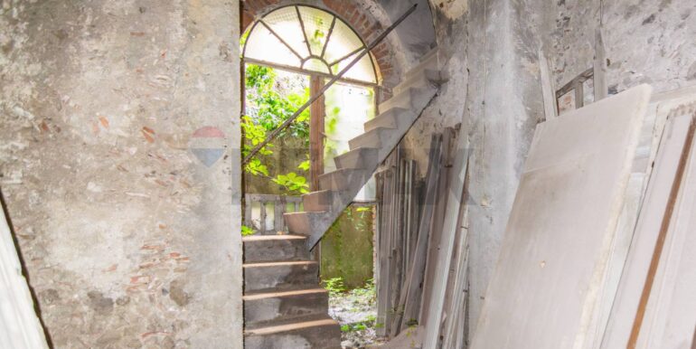 20251105183403-999103-33