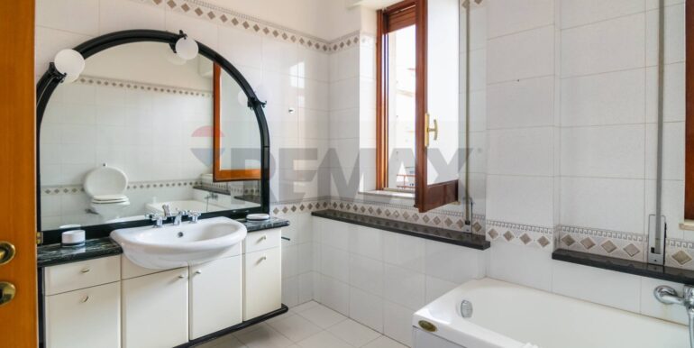 2025110795858-999310-7