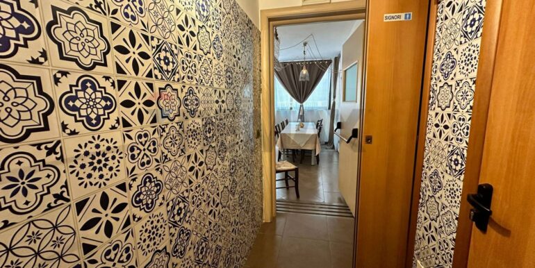 2025110985629-999748-8