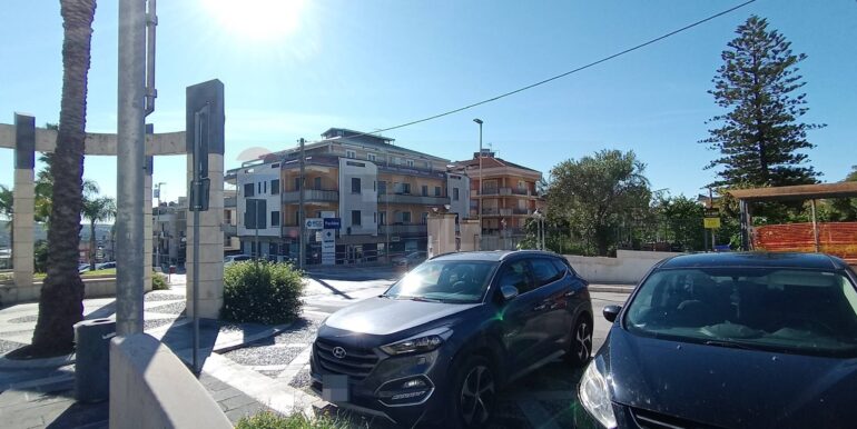 20251112165017-1000409-4