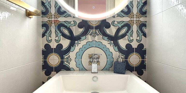 20251112173510-1000433-8