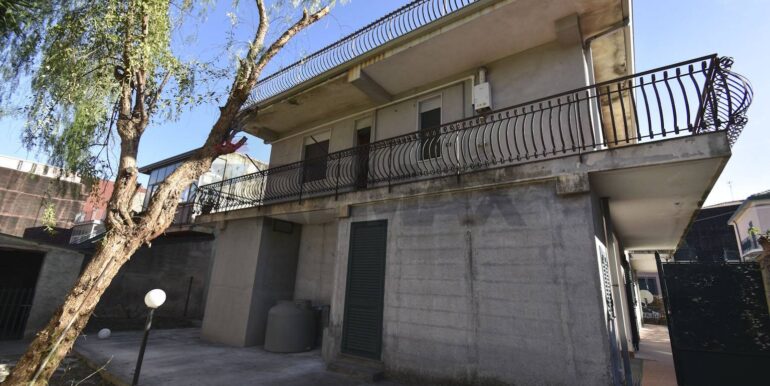 20251114183935-1000881-8