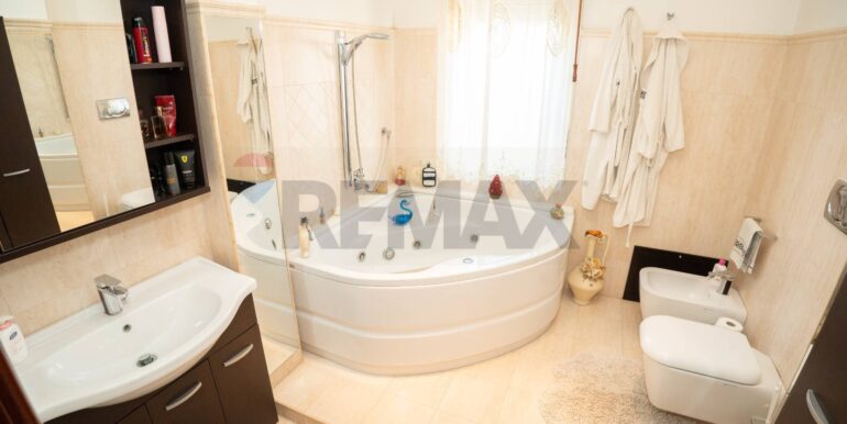 20251115185738-1000886-16