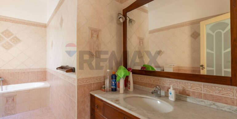 20251117171611-1001105-16