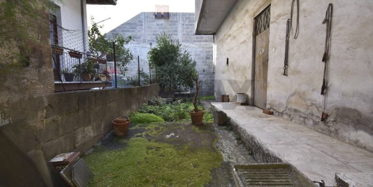 20251117173546-1001085-12