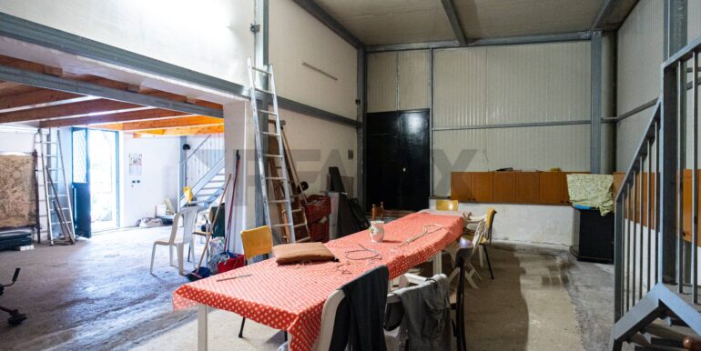 20251117211608-1001305-11