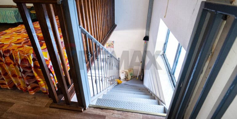 20251117211608-1001305-12