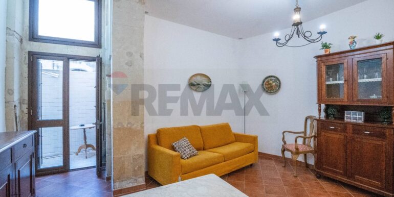 20251119111603-1000903-18