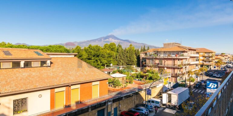 20251119174703-1002305-1