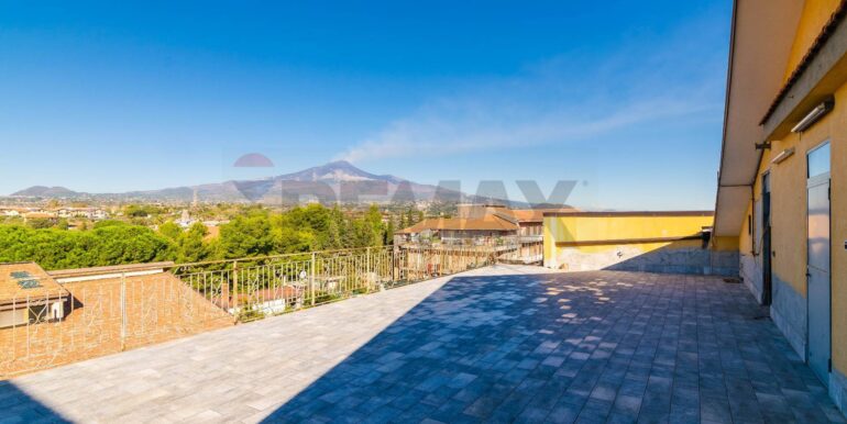 20251119175345-1002305-8